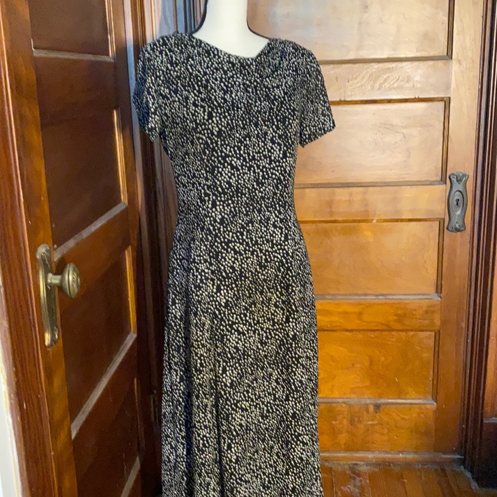 Gorgeous figure skimming b & w cowl-neck dress